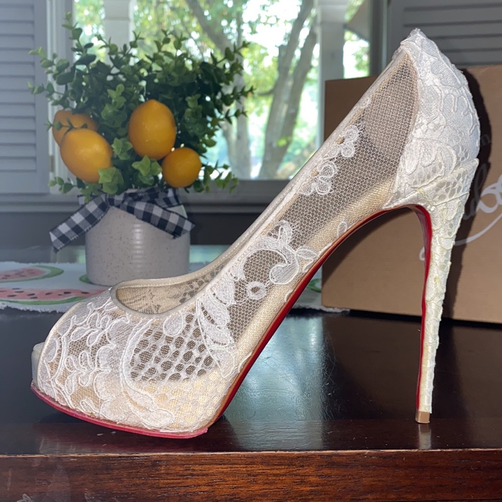 CHRISTIAN LOUBOUTIN white lace heel. SOLD ON RR